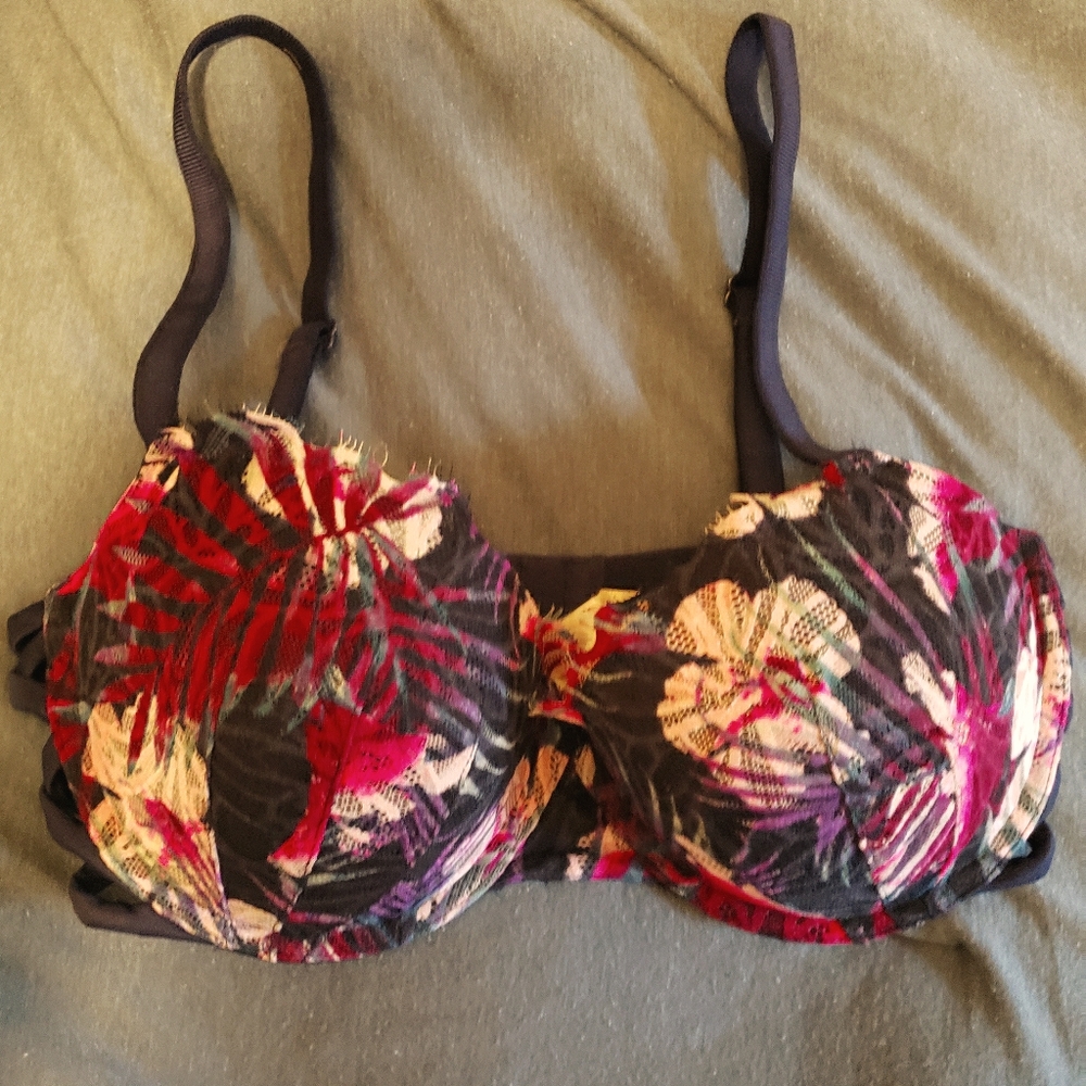 34 DD Date bra